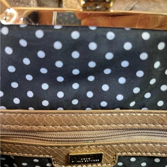 Lulu Guinness Kiss Lock Closure Handbag - Picture 9 of 9